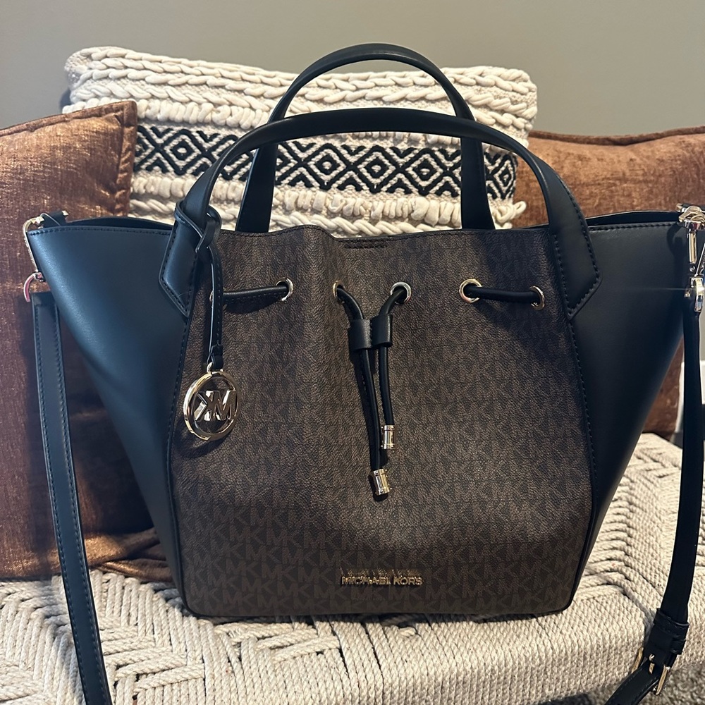 Michael Kors Large Phoebe bucket bag
